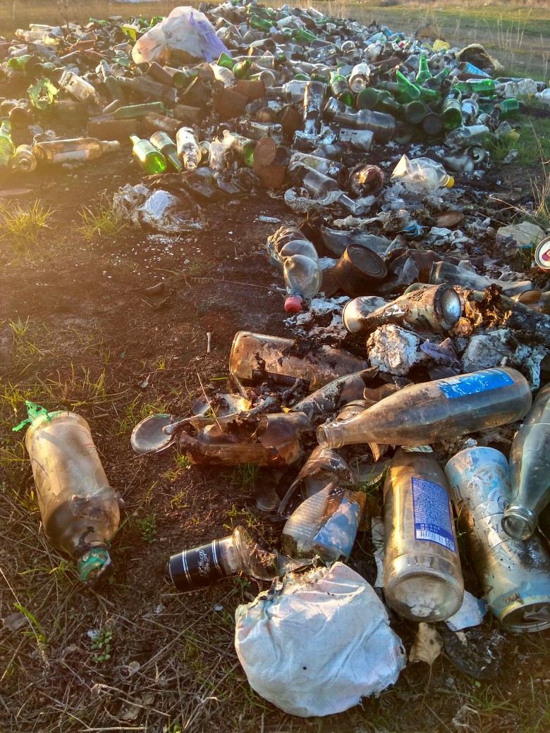 Горы мусора на «Водопадах» Большого Иргиза в Балаковском районе