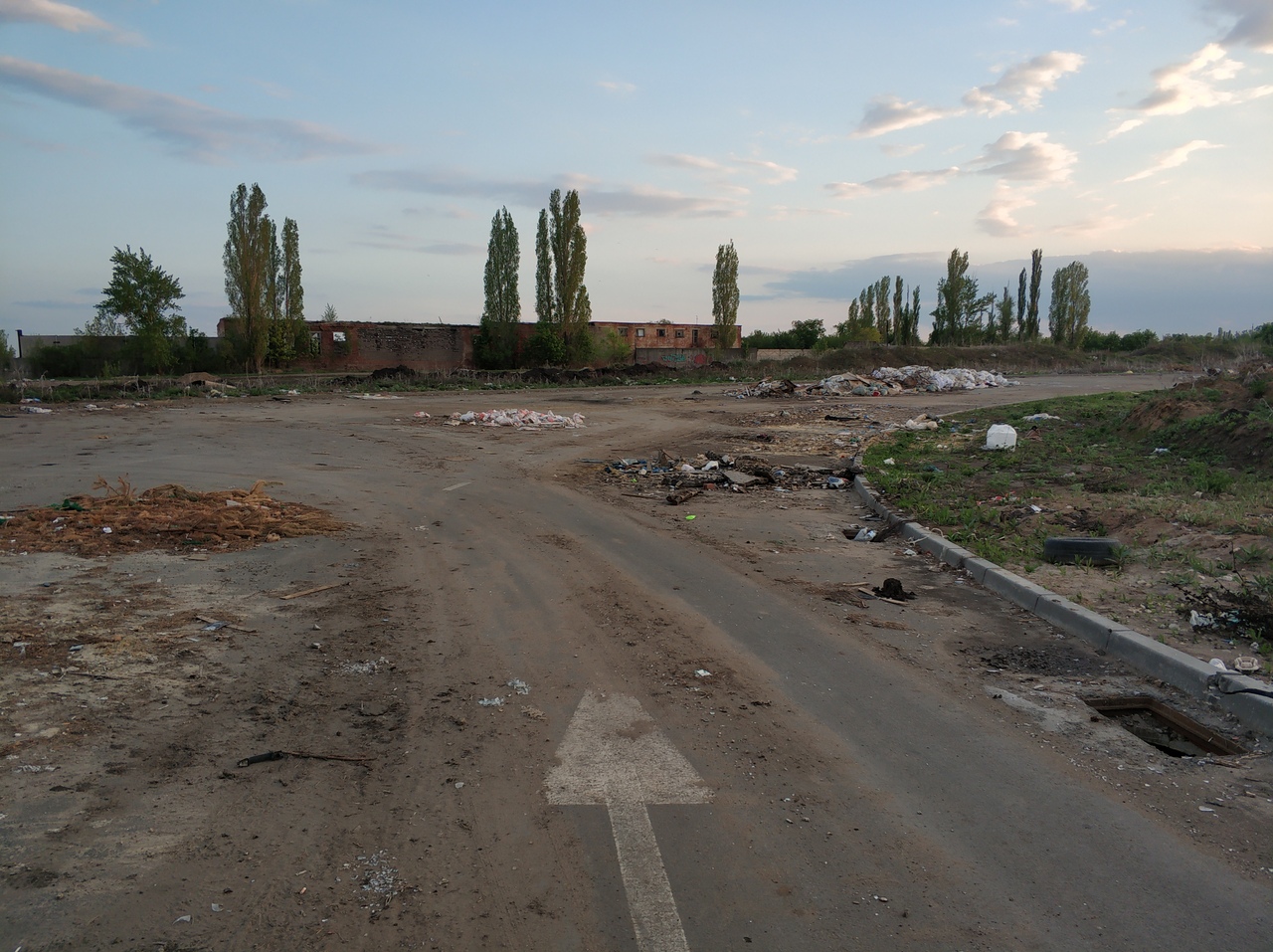 Разбитая дорога в поселке Солнечный.jpg