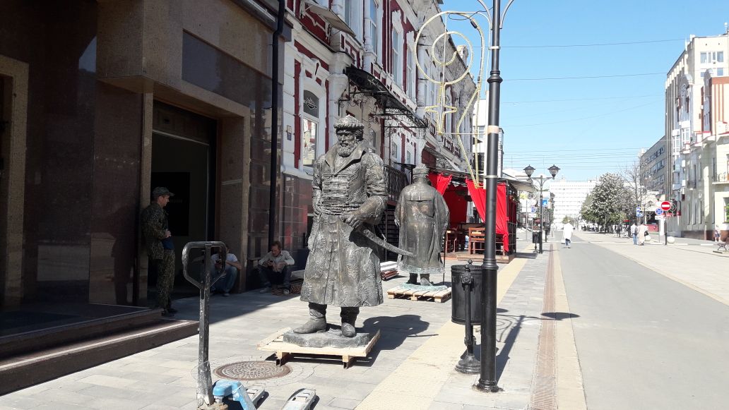 Новые памятники на улице Волжской в Саратове