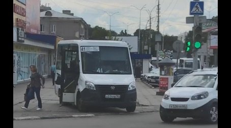 Грубое нарушение ПДД водителем маршрутки в Саратове