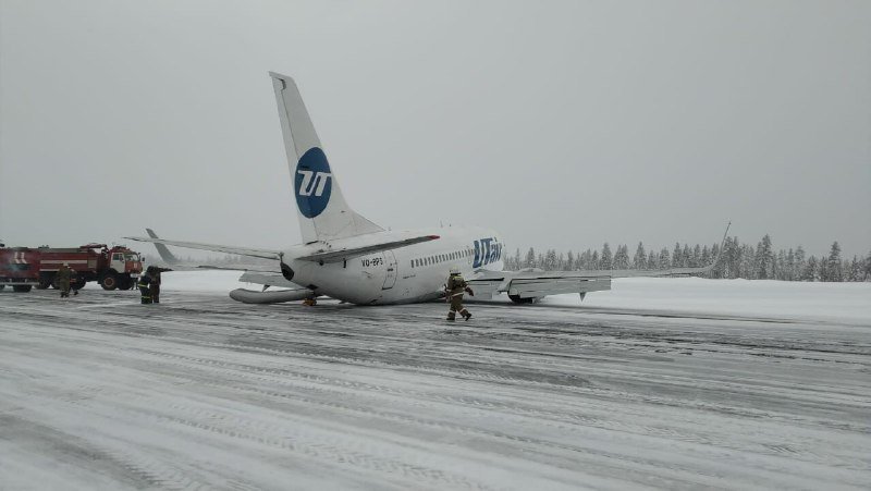 Жесткая посадка самолета в Коми. Фото Telegram-канал Baza