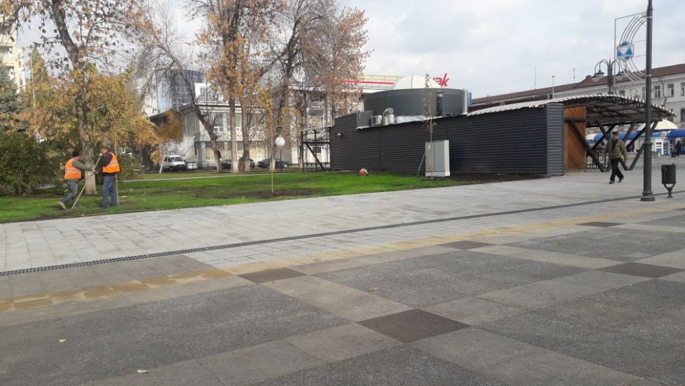 Первый участок с пьяной плиткой на площади Кирова отремонтировали