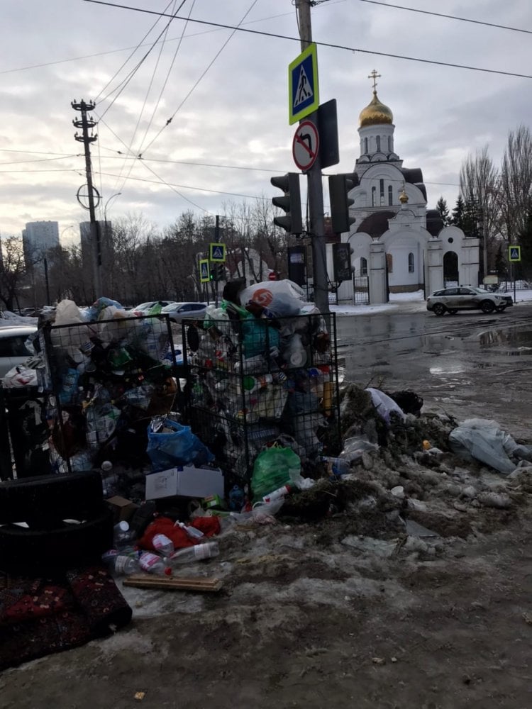 Гора мусора в центре Саратова