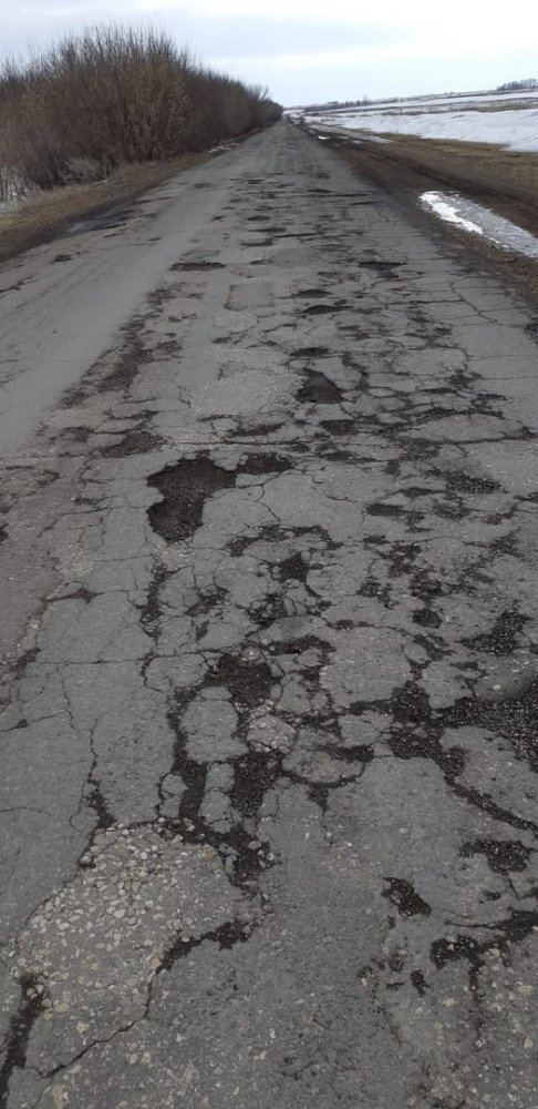 Разбитая дорога в Советском районе Саратовской области