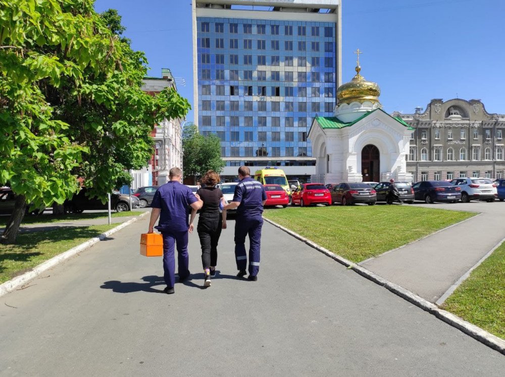 Падение девушки
