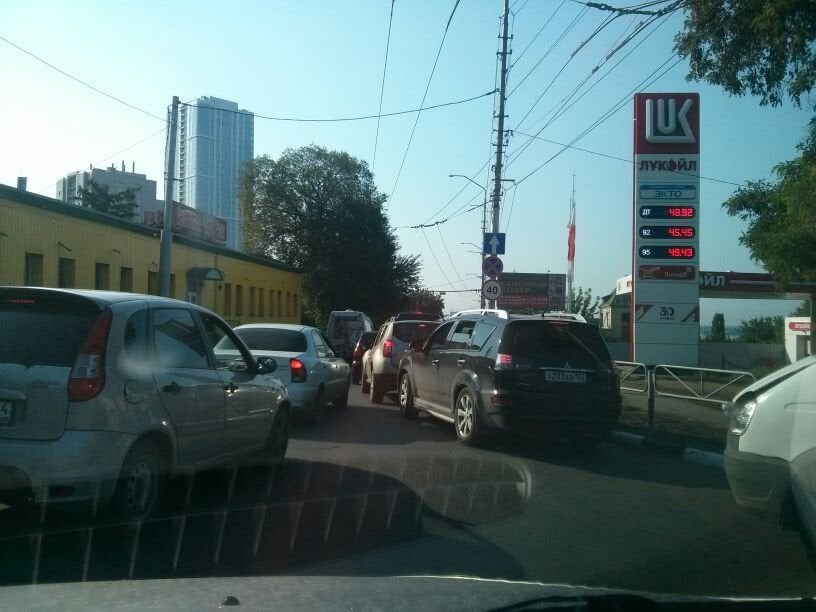 пробка перед саратовским мостом