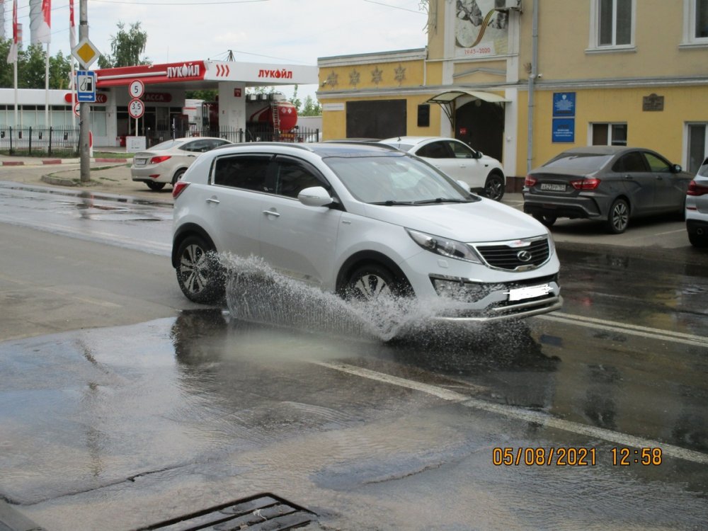 Дорожная яма на Чернышевского