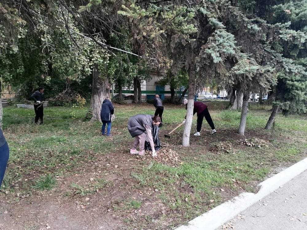 саратовцы на субботнике 2 октября