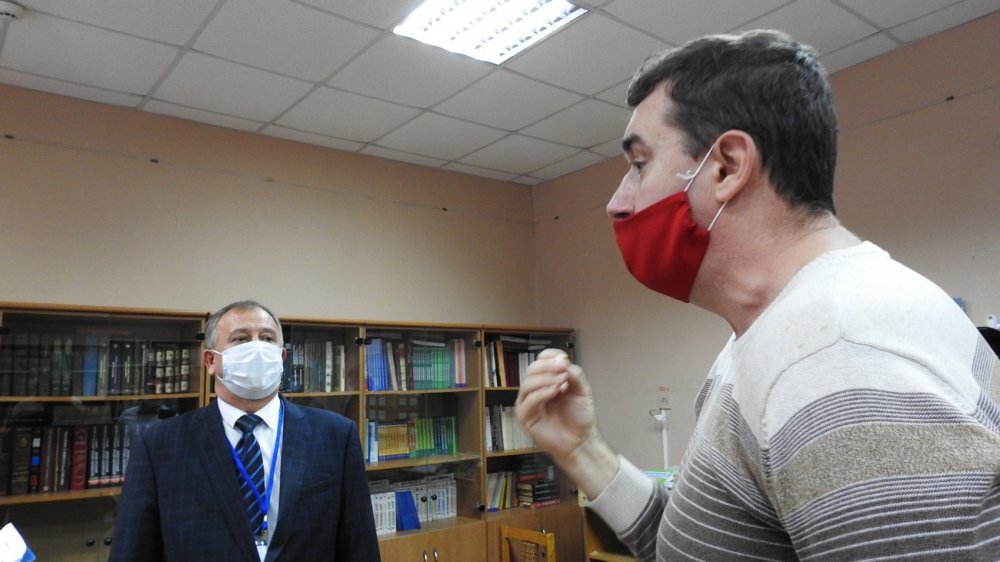 Анидалов в библиотеке