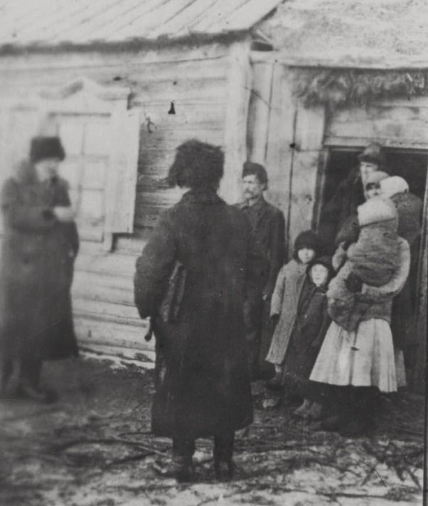 4. Нансен во время визита в голодающую Саратовскую губернию. 1921 год