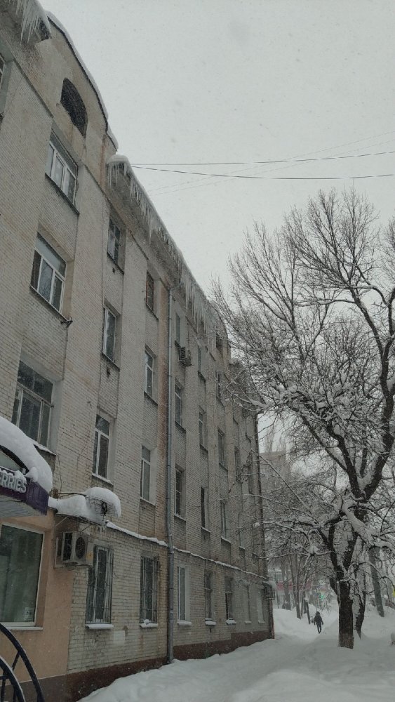 сосульки на улице Дом 8 марта