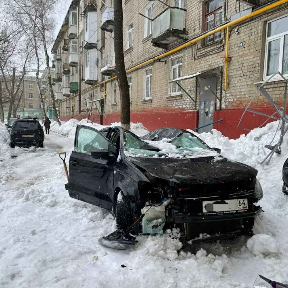 Машина в снегу