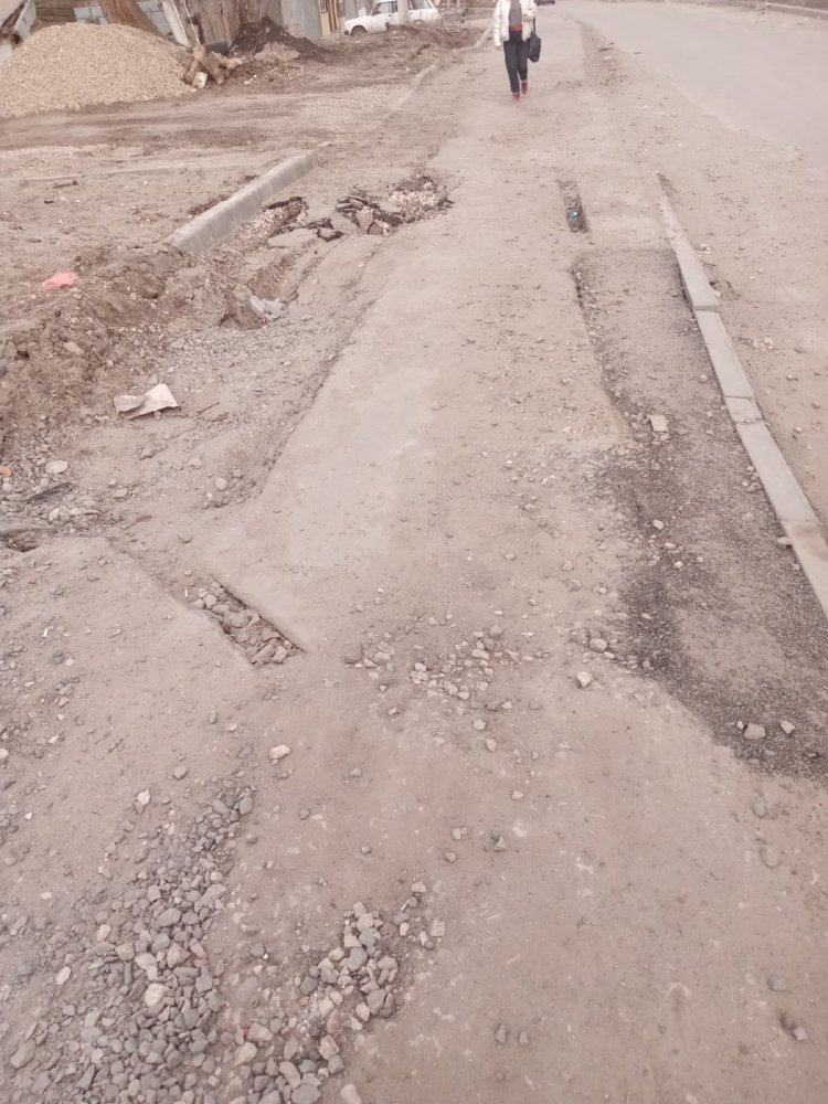 перекопанный коммунальщиками тротуар в Комсомольском поселке