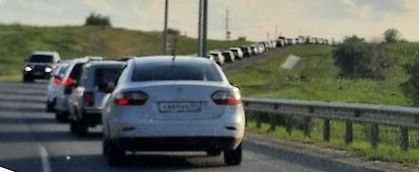 Пробка у железнодорожного переезда в Саратове