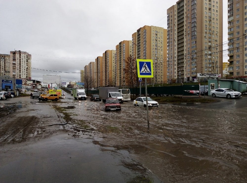 Автомобиль получил гидроудар в Саратове