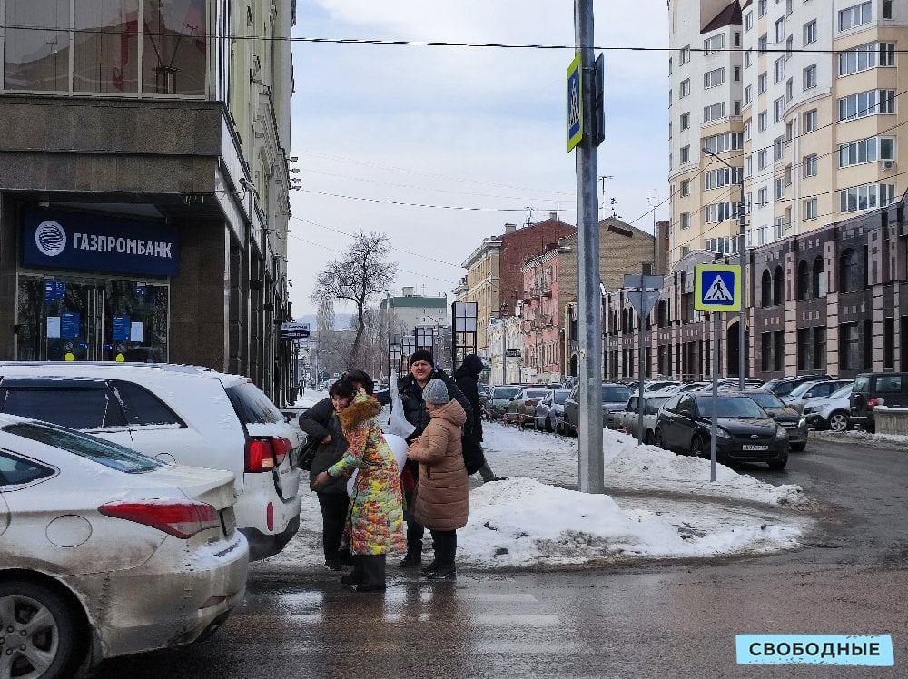 Полки стоят стеной красиво держат строй