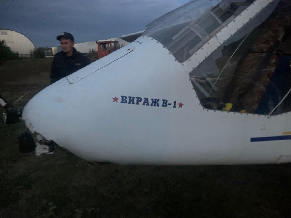 Совершивший жесткую посадку самолет