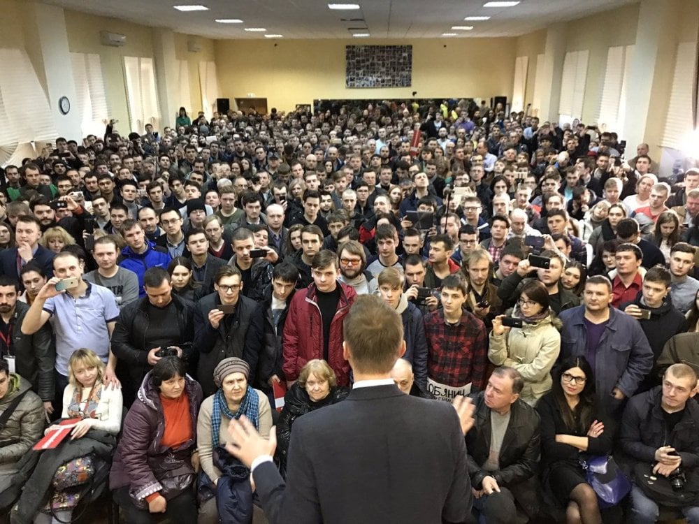 Алексей Навальный на встрече с избирателями в 2017 году