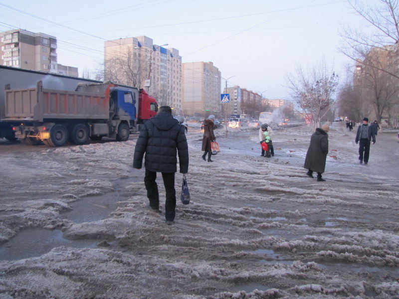 В Ленинском районе вода течет пятый день