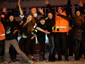 Сотрудники ГИБДД и студенты устроили танцы с фликерами