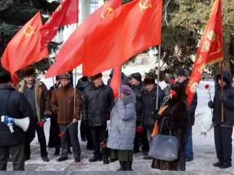 «Союз советских офицеров» провел праздничный митинг совместно с активистами КПРФ