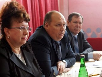 Встреча главы администрации Энгельсского района с жителями срочно завершилась с появлением оппозиционеров