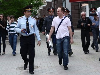 Михаил Шаповалов проведет ночь в отделе полиции