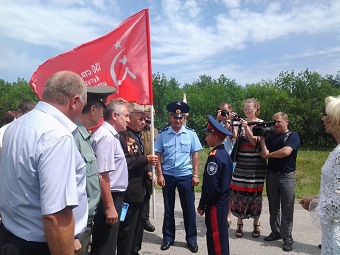 Балашовскому району вручили переходящее Знамя Победы