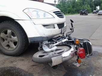 В Балашове внедорожник сбил мотоциклиста
