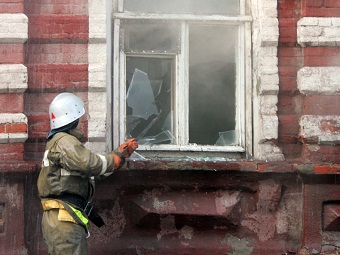 На пересечении улиц Рахова и Мичурина горело здание