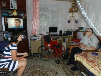 Депутат Татьяна Ерохина пообещала инвалиду из Поповки восстановить партбилет «ЕР» и помочь в обустройстве жилья