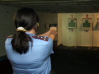 Полицейские психологи в Саратове соревновались в стрельбе и физподготовке