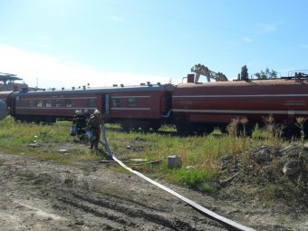 В Ершове спасатели тренировались в тушении локомотива