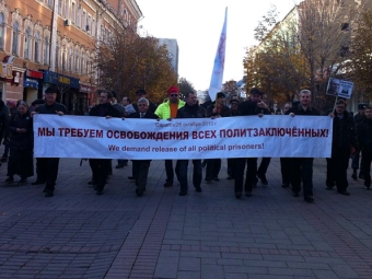 В центре Саратова стартовало шествие в защиту «узников 6 мая»