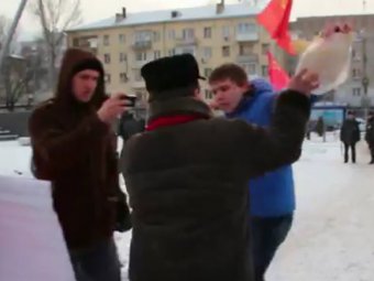 Уличный конфликт коммуниста Сорокина и молодогвардейца Стрекалова. Видео