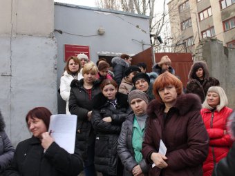 Работники саратовского предприятия заявляют о попытке массовых увольнений