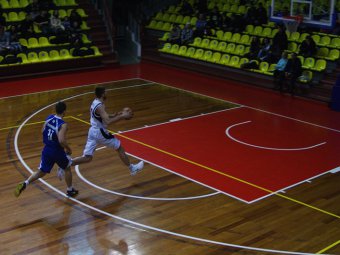 Саратовские баскетболисты разгромили аутсайдера чемпионата