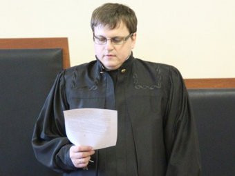 Судья Игорь Дюжаков приостановил производство по делу полпреда Ингушетии обвиняемого в мошенничестве