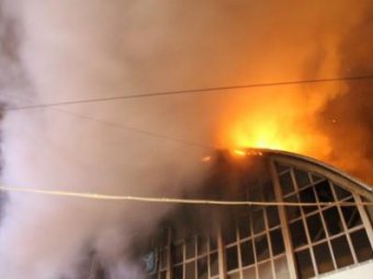 Из горящего здания Сенного рынка эвакуированы 35 человек