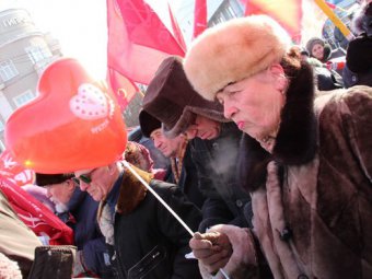 На воскресной демонстрации саратовские коммунисты устроили антипутинский флешмоб