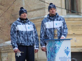 В саратовской эстафете Паралимпийского огня принял участие журналист Александр Сорокин