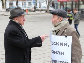 Осужденный за экстремизм пенсионер Кутузов провел в центре Саратова акцию протеста