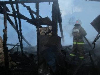 Обстоятельства смерти двух человек при пожарах в дачных домиках проверяют следователи