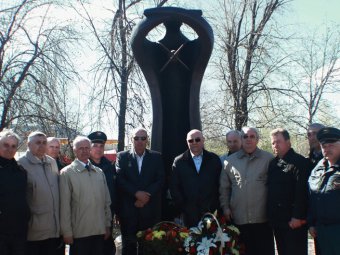 У памятника «Защитившим от атома» почтили память жертв чернобыльской аварии