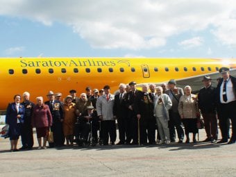 В саратовском аэропорту поздравили ветеранов с Днем Победы