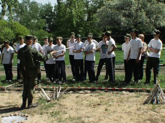 В Рыбушке военные учили школьников выживанию