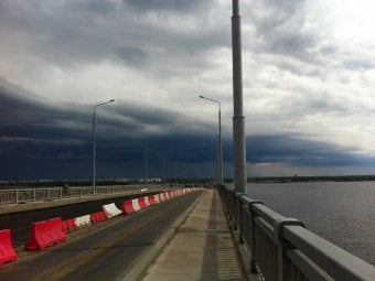 В субботу вечером и воскресенье утром снова полностью будет перекрыто движение по мосту Саратов-Энгельс