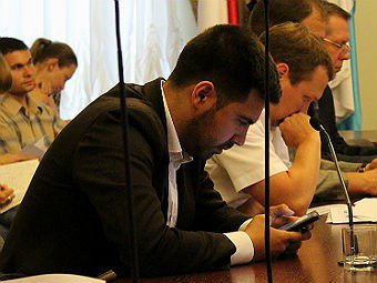 Депутаты гордумы усомнились в данных отчета Василия Артина о работе молодежного центра