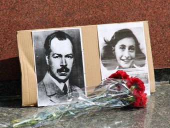 Гражданский активист Андрей Калашников провел пикет памяти жертв нацизма и сталинизма