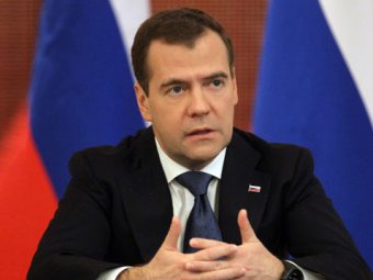 Премьер-министр Дмитрий Медведев признал снижение числа российских туристов в Европе из-за обострения отношений с Западом